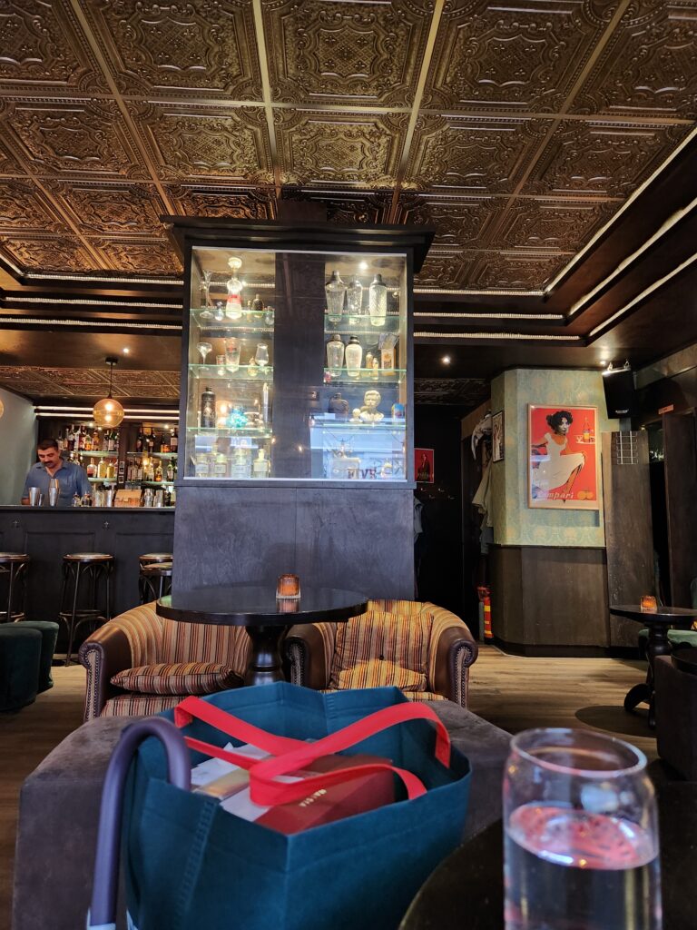 thefivepointsbar.nl Korte Houtstraat 5, 2511 CC Den Haag